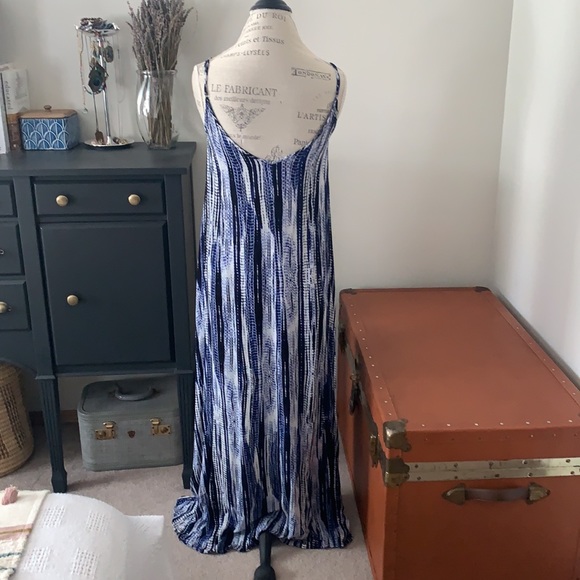 Cupcakes and Cashmere extra long maxi dress - Picture 4 of 14